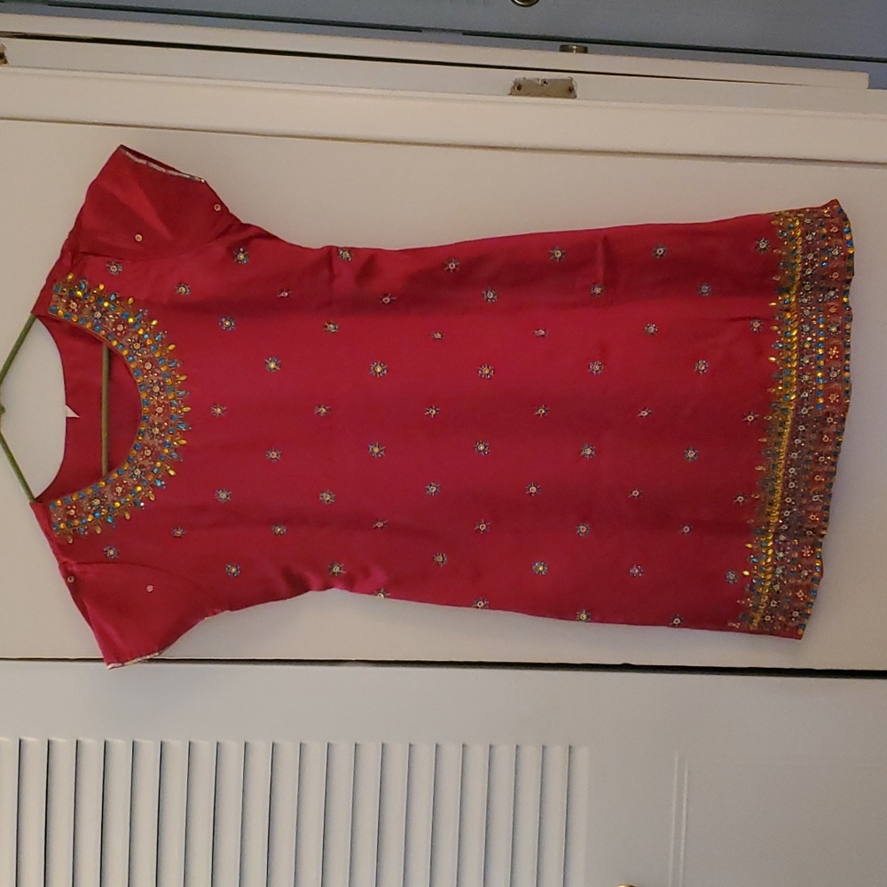 Gorgeous Indian three piece salvar set. Worn only one time. No stains, pet free